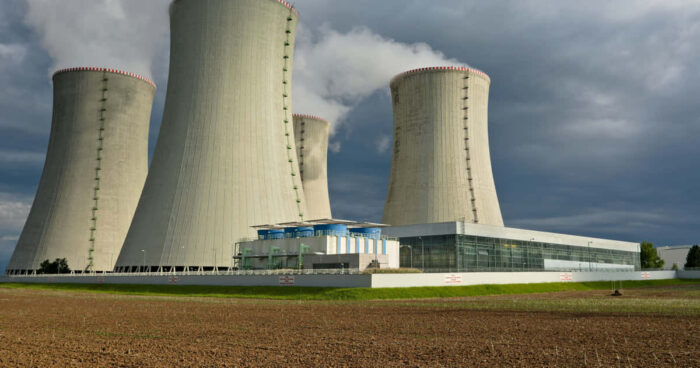 Die anhaltende Stärke der deutschen Anti-Atomkraft-Bewegung im Fokus